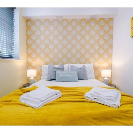 The Ecclesian Deluxe Apartments Near Trafford Centre Eccles Train Station Manchester Eksteriør bilde