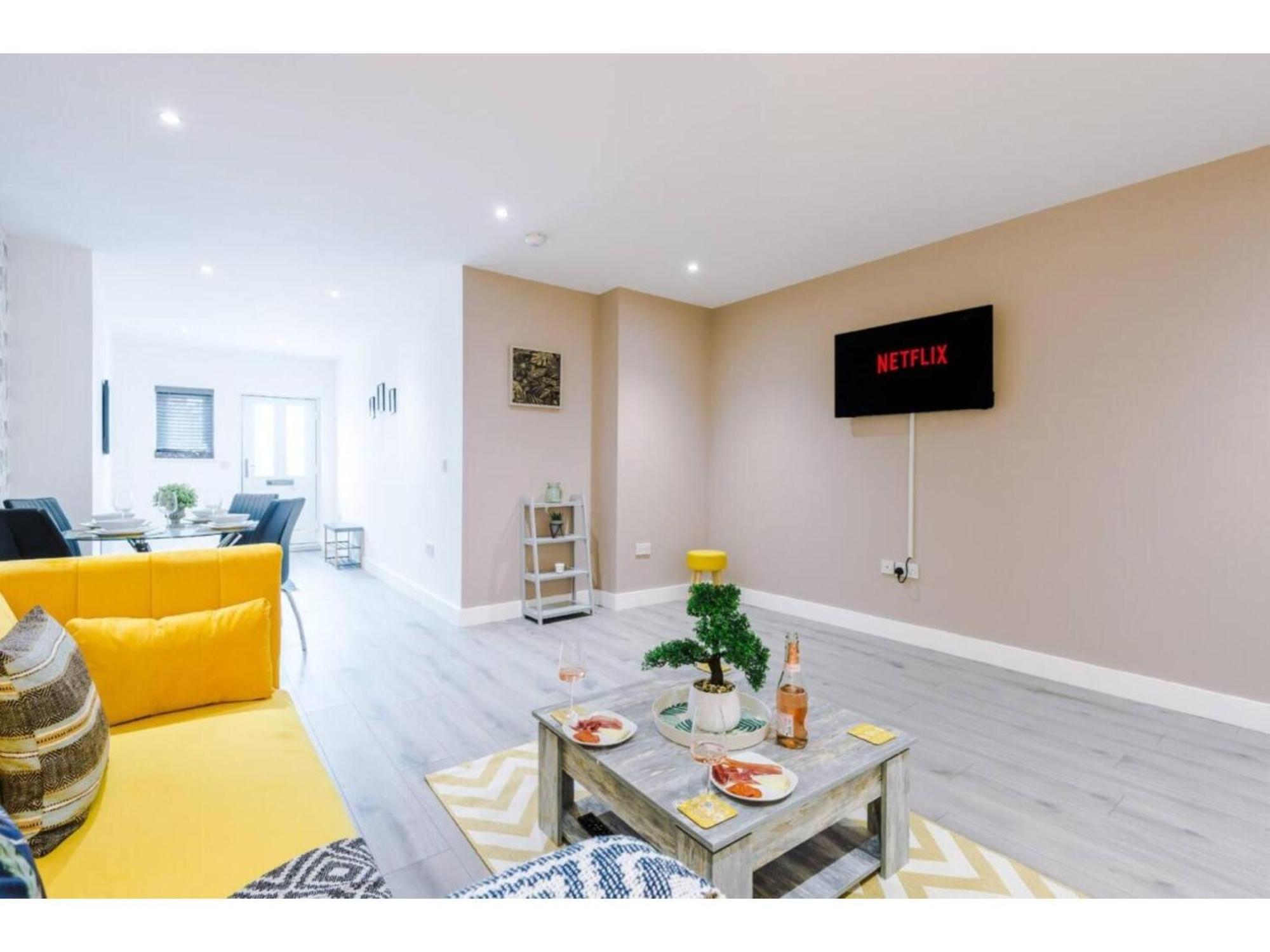 The Ecclesian Deluxe Apartments Near Trafford Centre Eccles Train Station Manchester Eksteriør bilde