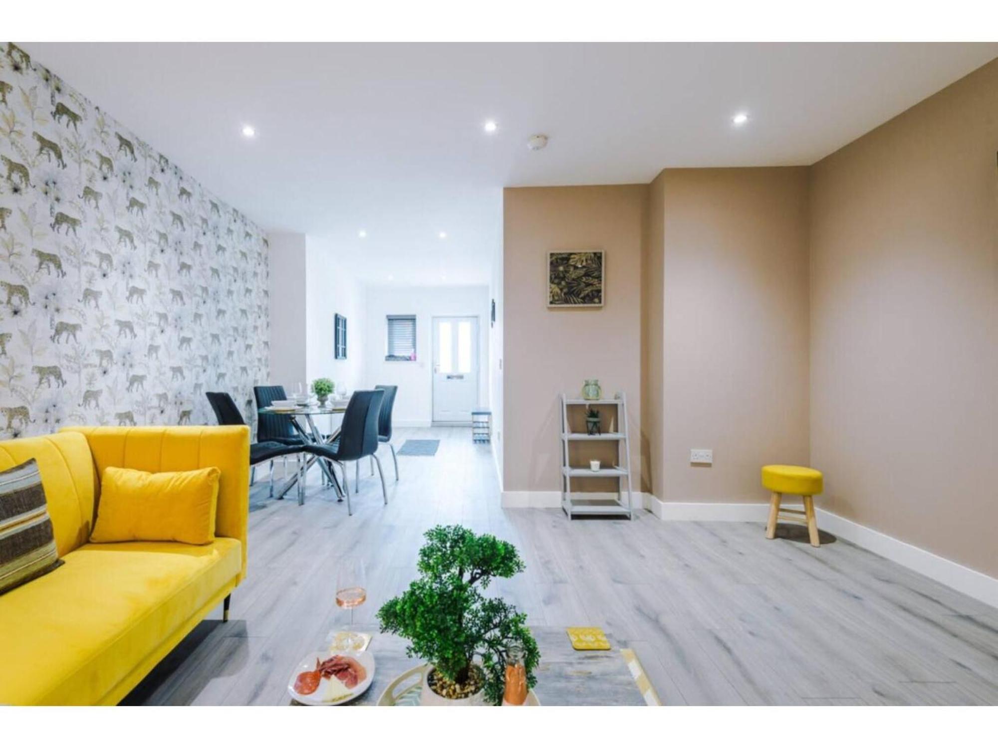 The Ecclesian Deluxe Apartments Near Trafford Centre Eccles Train Station Manchester Eksteriør bilde