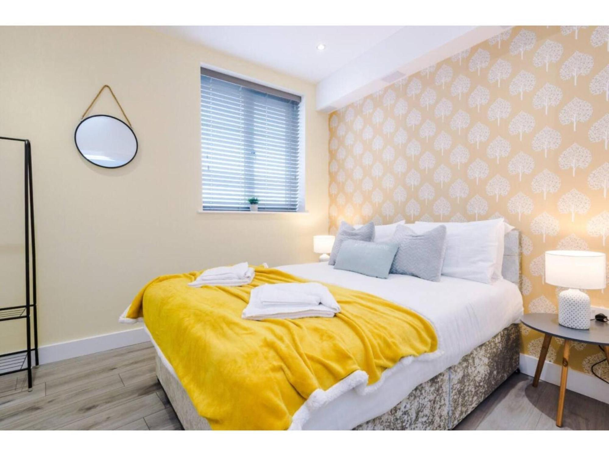 The Ecclesian Deluxe Apartments Near Trafford Centre Eccles Train Station Manchester Eksteriør bilde