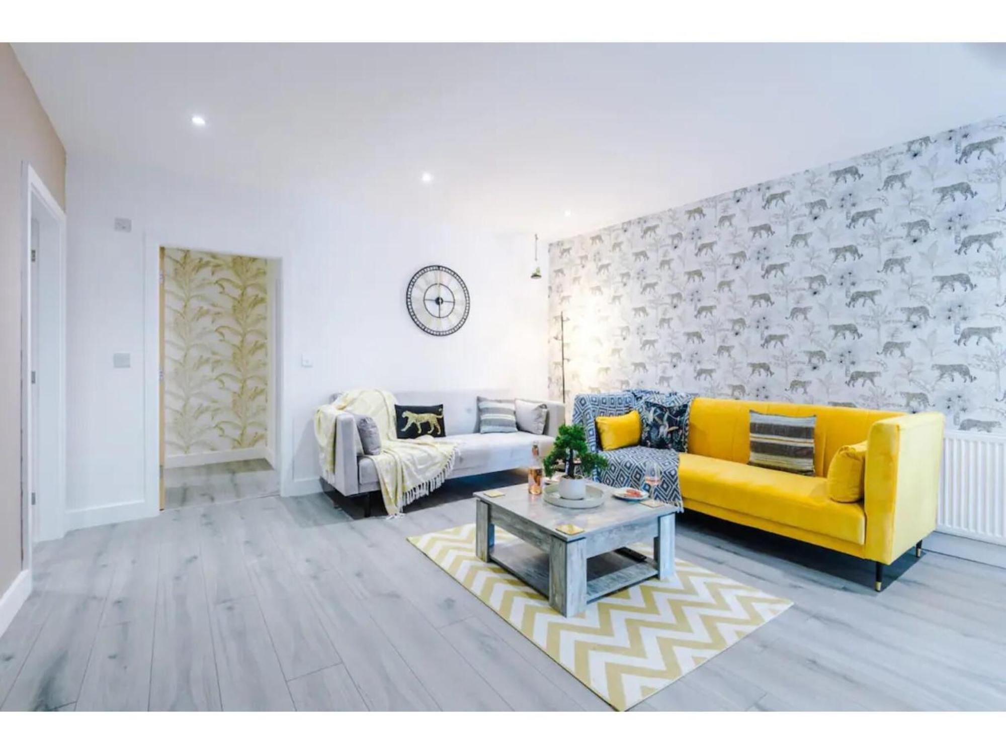 The Ecclesian Deluxe Apartments Near Trafford Centre Eccles Train Station Manchester Eksteriør bilde