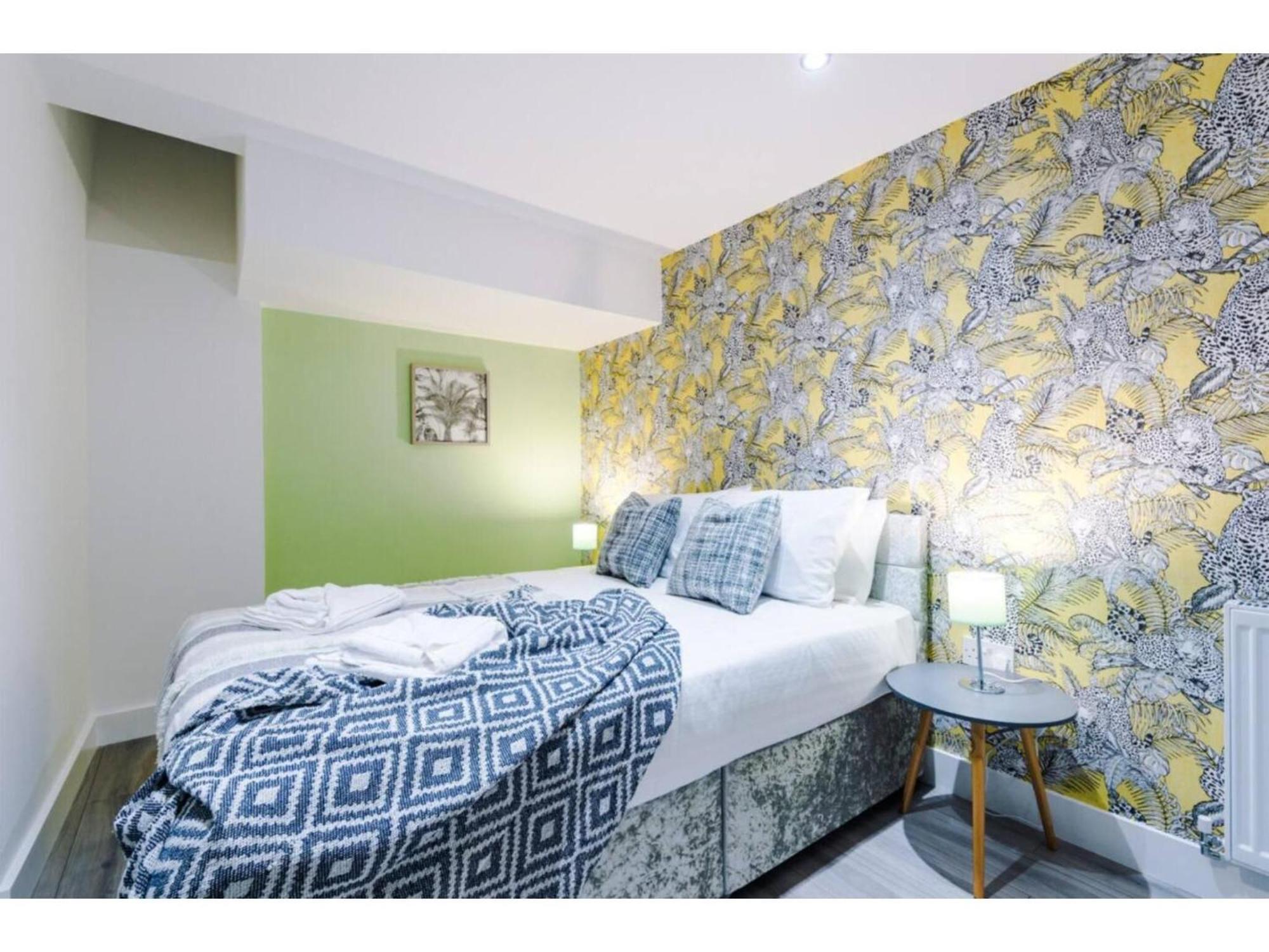 The Ecclesian Deluxe Apartments Near Trafford Centre Eccles Train Station Manchester Eksteriør bilde