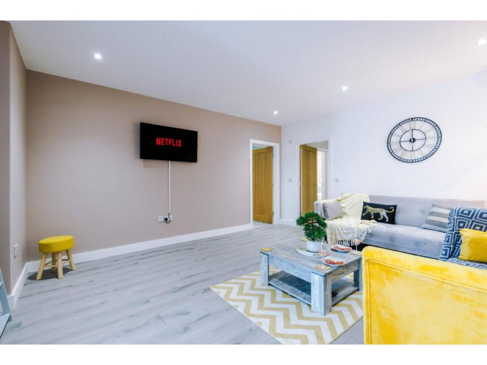 The Ecclesian Deluxe Apartments Near Trafford Centre Eccles Train Station Manchester Eksteriør bilde