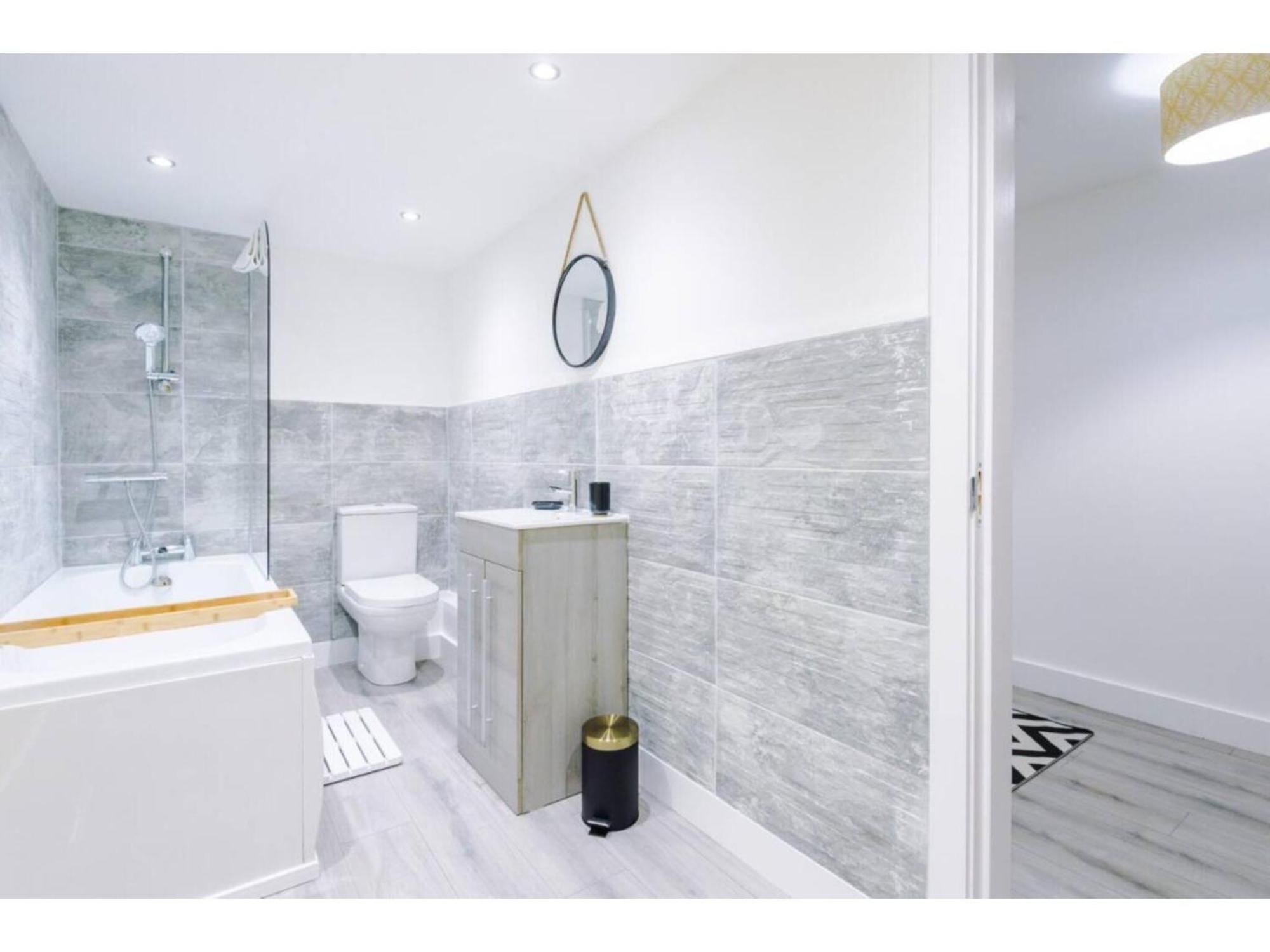 The Ecclesian Deluxe Apartments Near Trafford Centre Eccles Train Station Manchester Eksteriør bilde