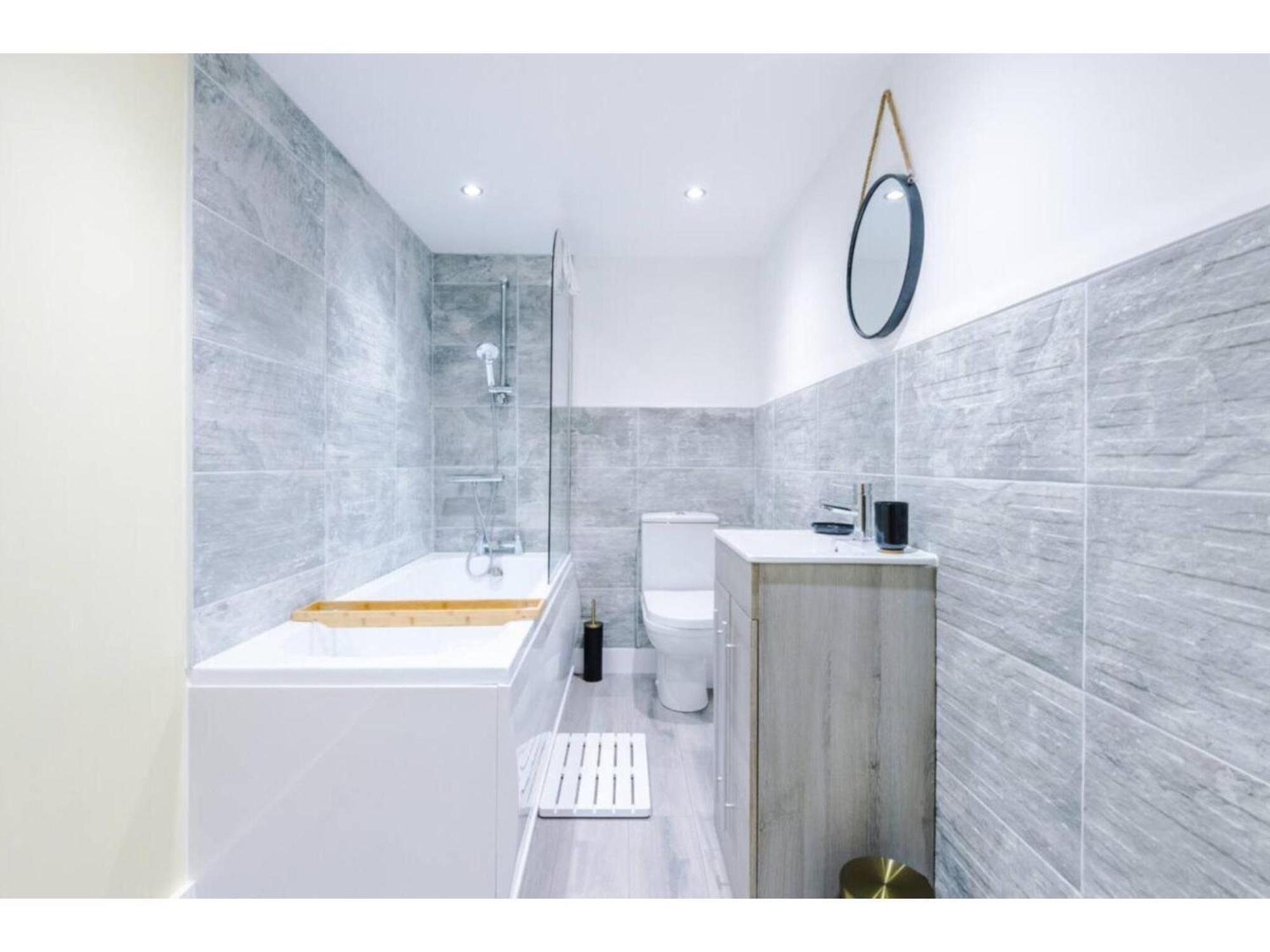 The Ecclesian Deluxe Apartments Near Trafford Centre Eccles Train Station Manchester Eksteriør bilde