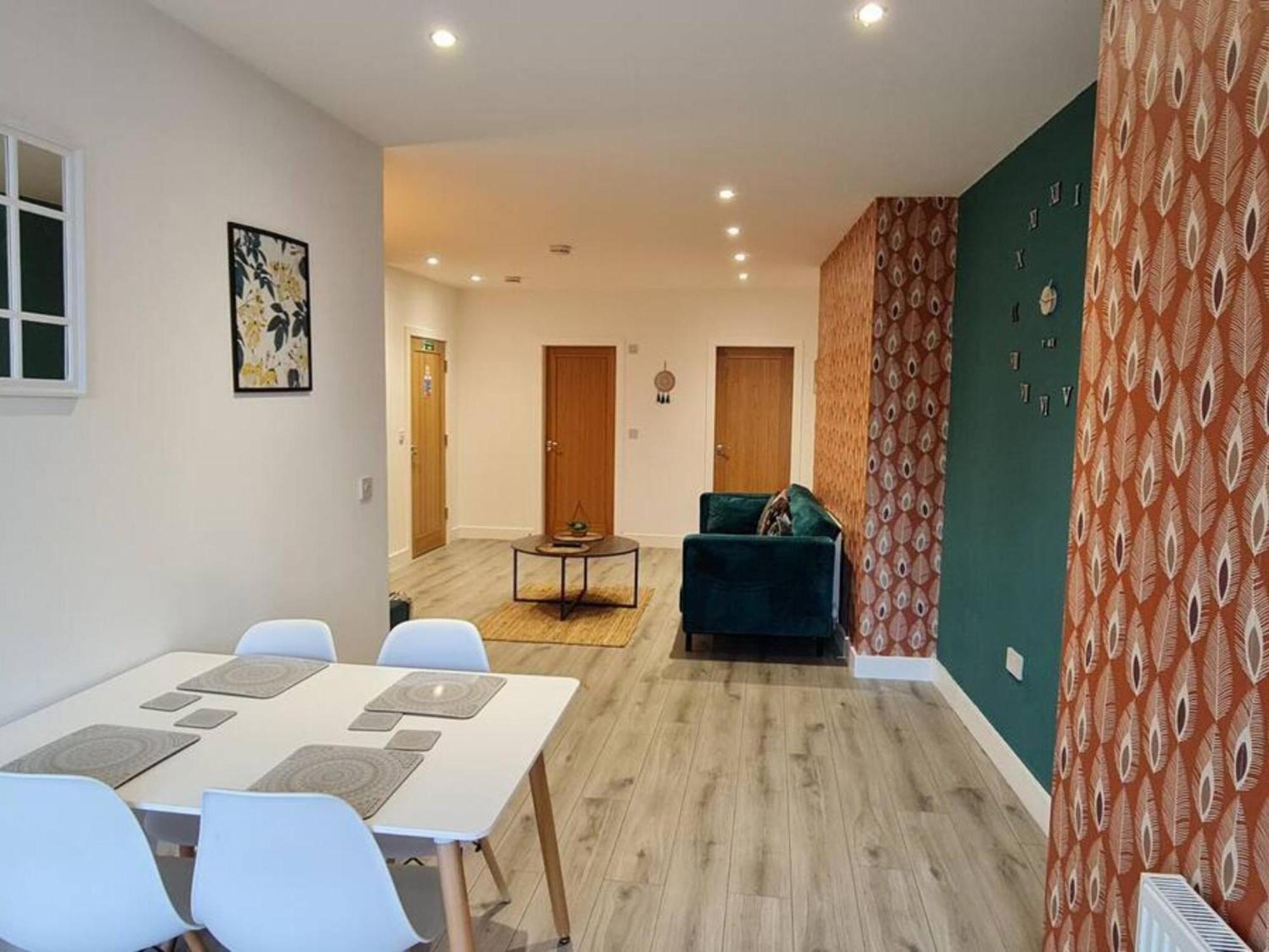 The Ecclesian Deluxe Apartments Near Trafford Centre Eccles Train Station Manchester Eksteriør bilde