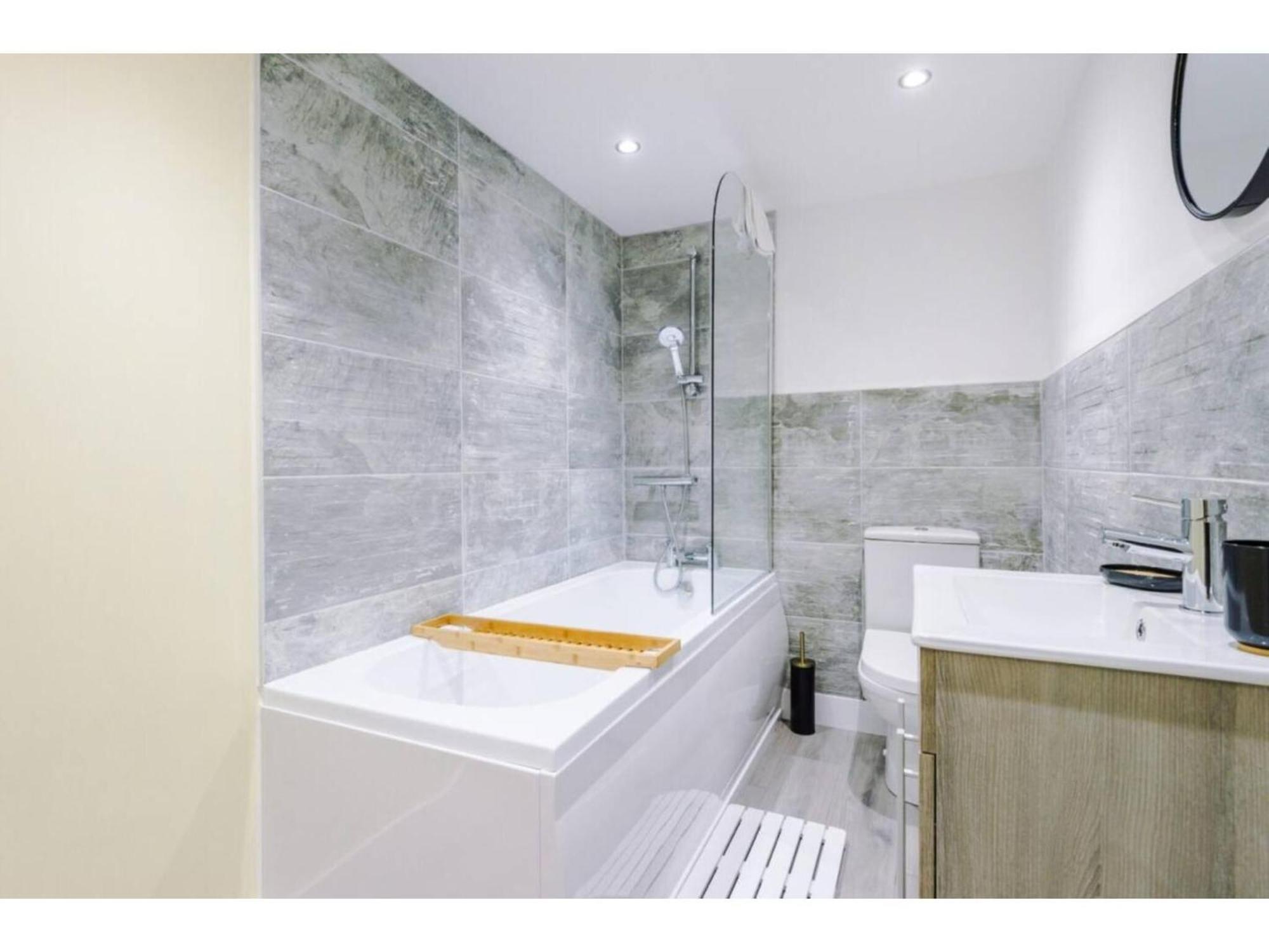 The Ecclesian Deluxe Apartments Near Trafford Centre Eccles Train Station Manchester Eksteriør bilde
