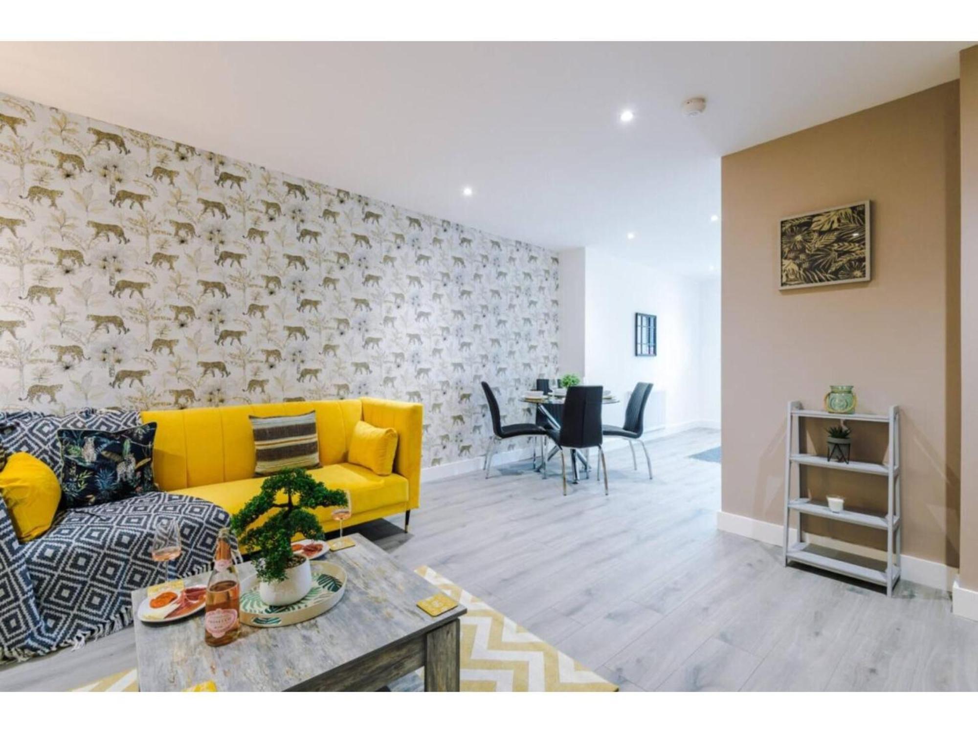 The Ecclesian Deluxe Apartments Near Trafford Centre Eccles Train Station Manchester Eksteriør bilde